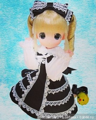 Неожиданный образ для маленькой японской куклы (фото 6)