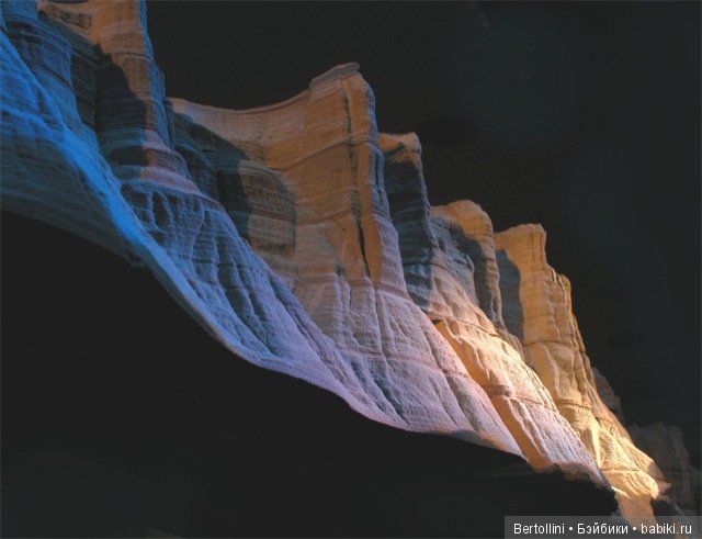 Вырезанные миры Гая Лараме