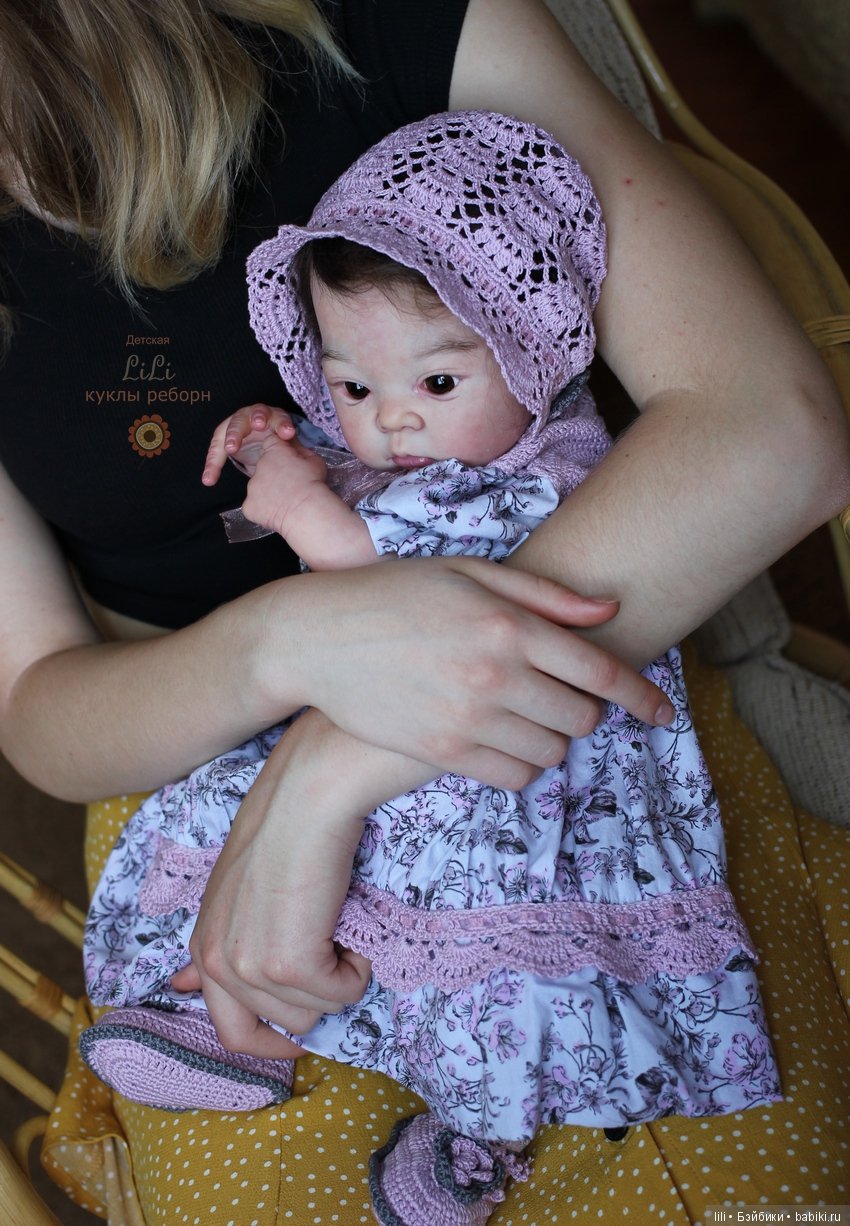 Азиаточка Акина в новом наряде, Adrie Stoete