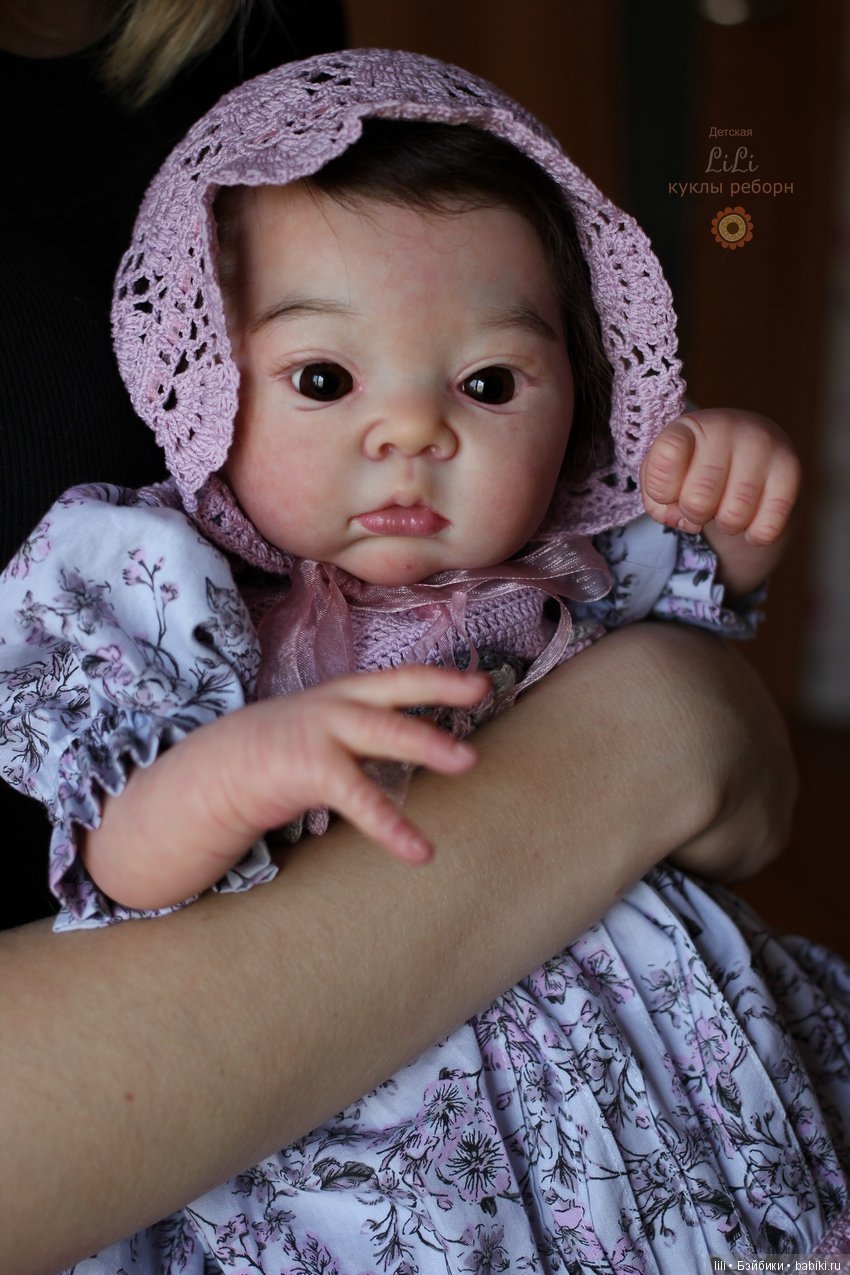 Азиаточка Акина в новом наряде, Adrie Stoete