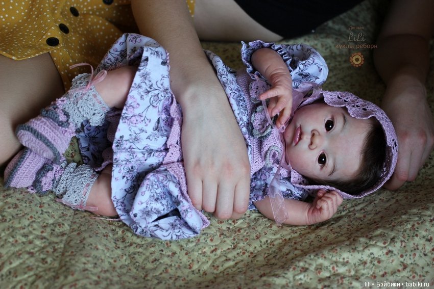 Азиаточка Акина в новом наряде, Adrie Stoete