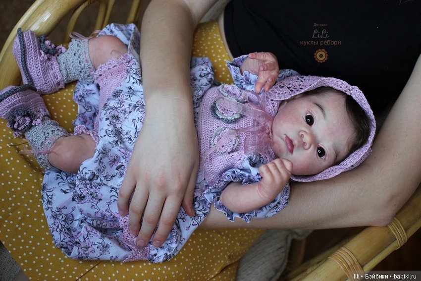 Азиаточка Акина в новом наряде, Adrie Stoete