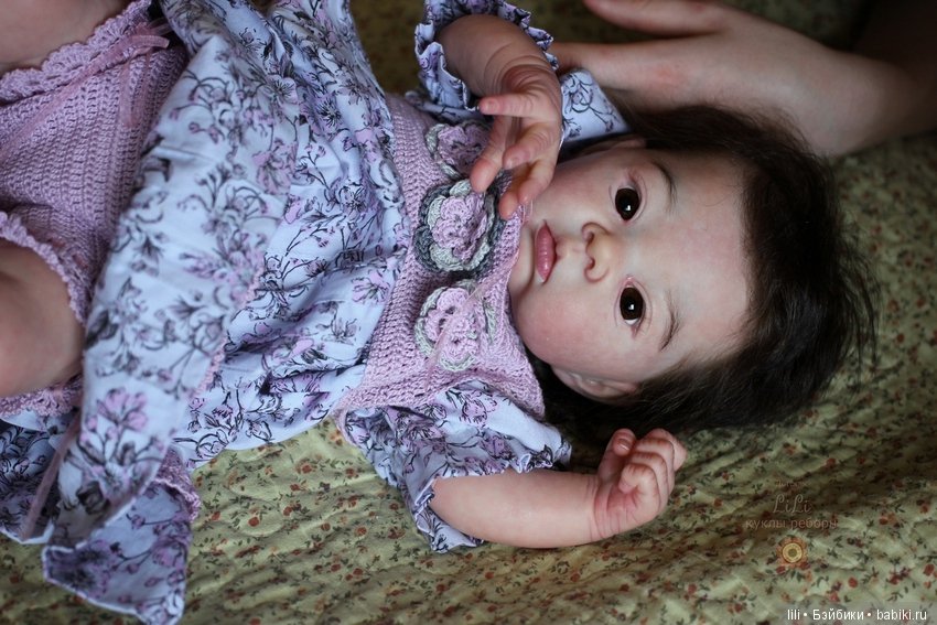 Азиаточка Акина в новом наряде, Adrie Stoete