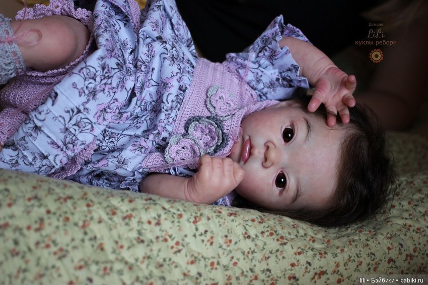 Азиаточка Акина в новом наряде, Adrie Stoete