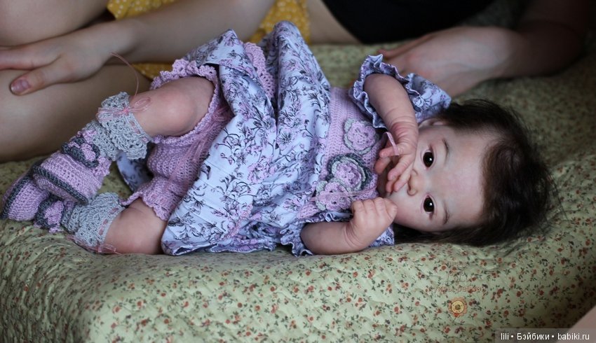 Азиаточка Акина в новом наряде, Adrie Stoete