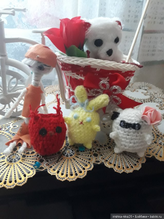 Первые вязаные игрушки, выполненые доченькой