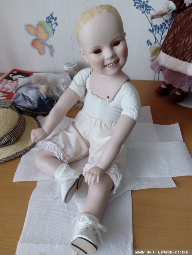 Чем лучше вклеить глаза фарфоровой кукле? Пластилин для БЖД подойдет