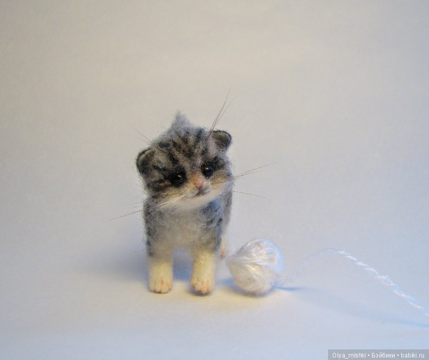 Серенький котейка — Валяные игрушки из шерсти: сухое валяние (фото 2)