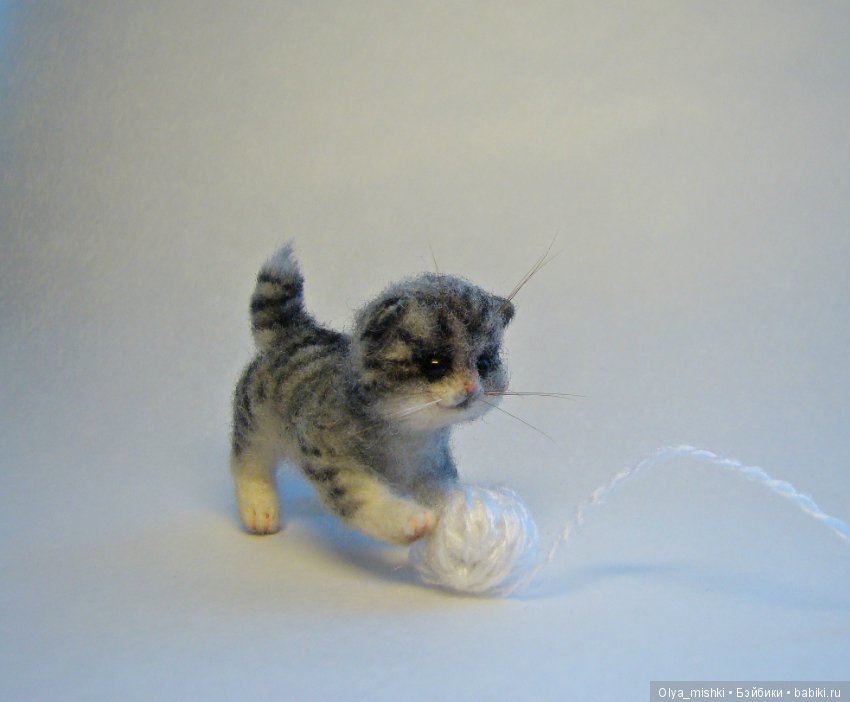 Серенький котейка — Валяные игрушки из шерсти: сухое валяние (фото 4)