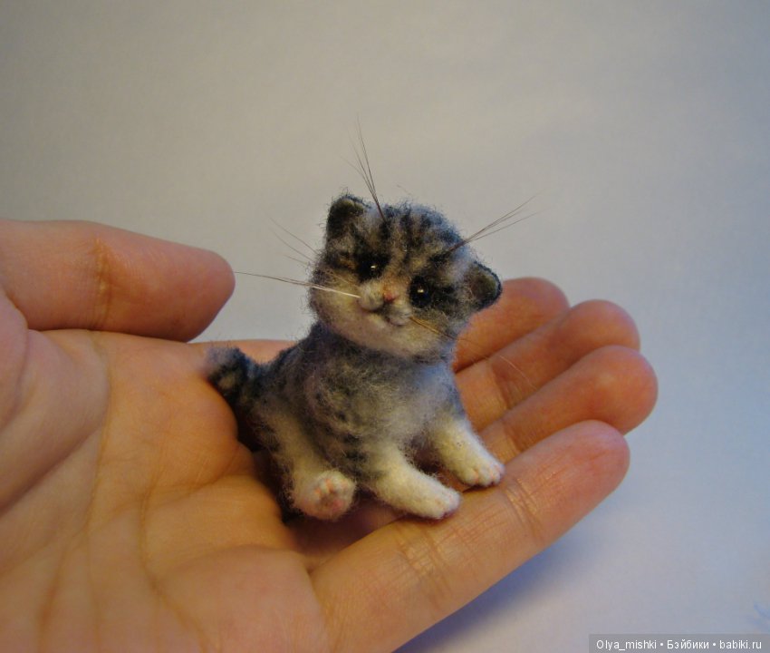 Серенький котейка — Валяные игрушки из шерсти: сухое валяние (фото 8)