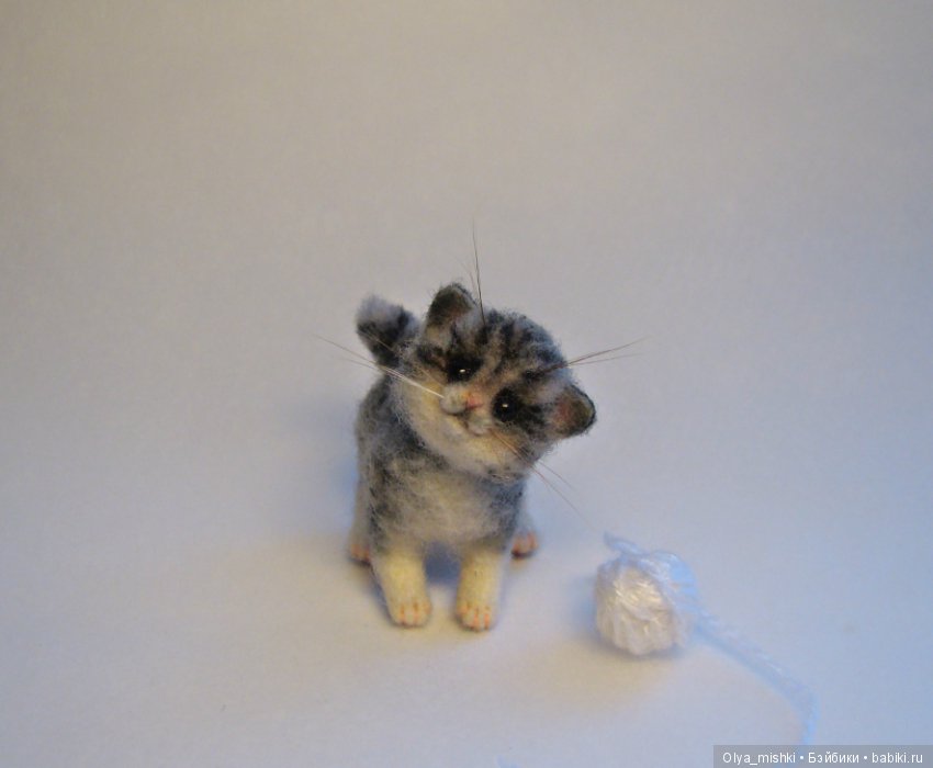 Серенький котейка — Валяные игрушки из шерсти: сухое валяние (фото 9)