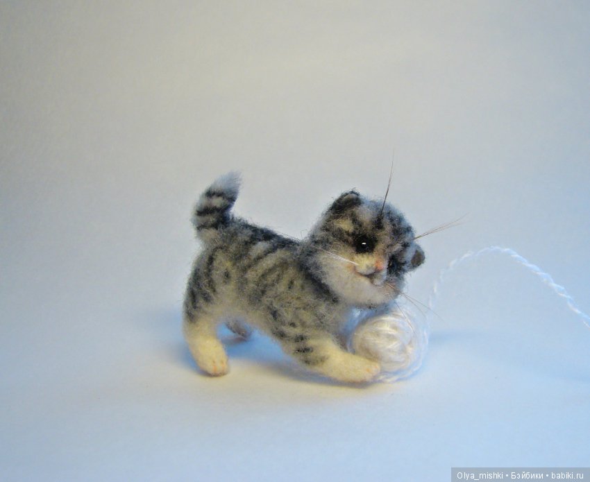 Серенький котейка — Валяные игрушки из шерсти: сухое валяние (фото 5)