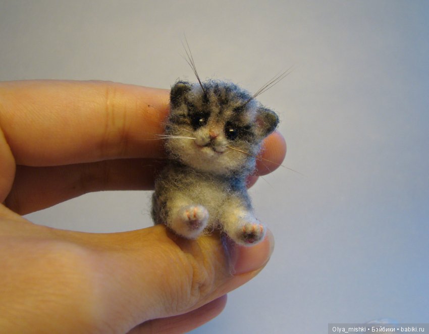 Серенький котейка — Валяные игрушки из шерсти: сухое валяние (фото 7)