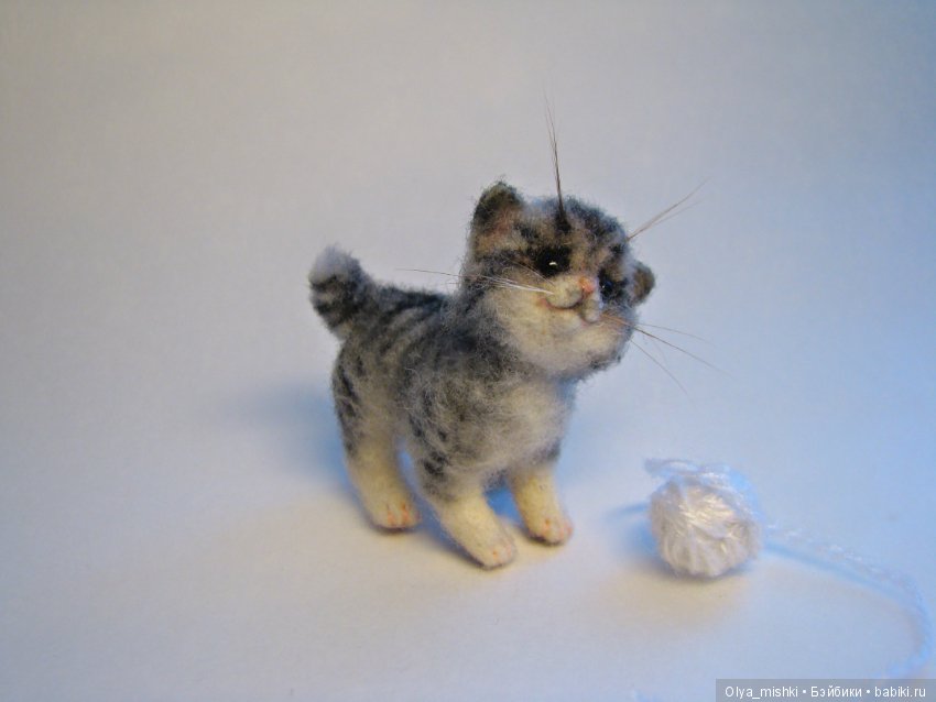 Серенький котейка — Валяные игрушки из шерсти: сухое валяние (фото 10)