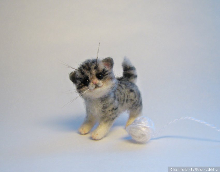 Серенький котейка — Валяные игрушки из шерсти: сухое валяние (фото 3)