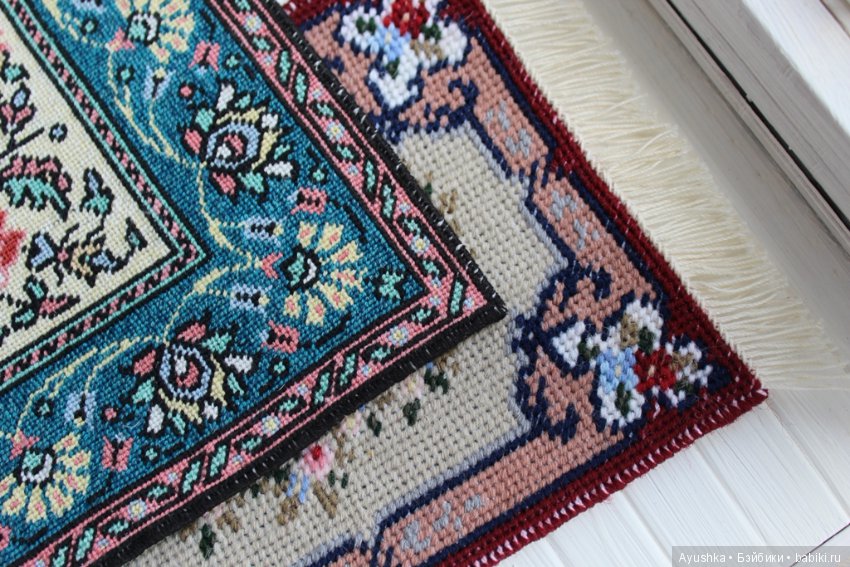 Почти персидский, но в миниатюре! Вышитый ковер для коллекционного кукольного дома
