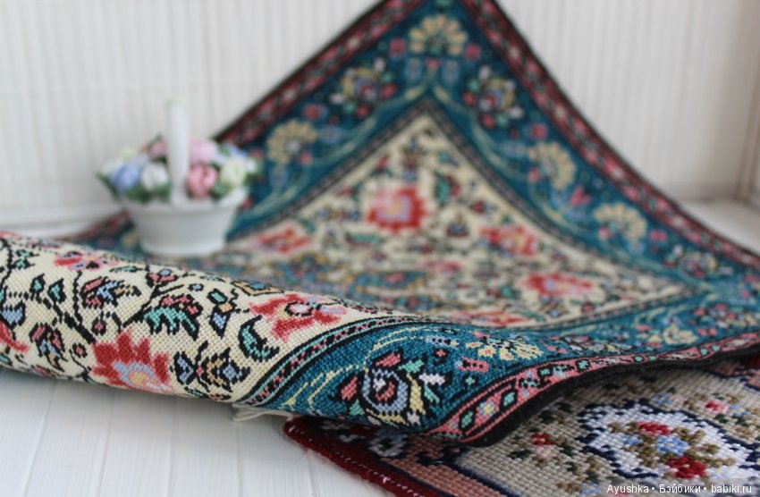Почти персидский, но в миниатюре! Вышитый ковер для коллекционного кукольного дома