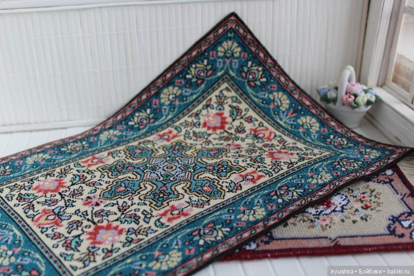 Почти персидский, но в миниатюре! Вышитый ковер для коллекционного кукольного дома