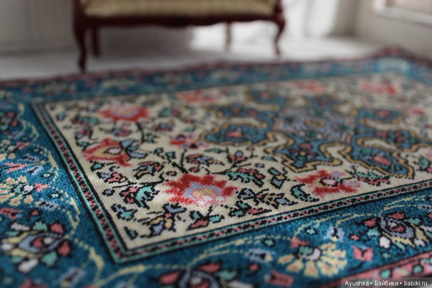 Почти персидский, но в миниатюре! Вышитый ковер для коллекционного кукольного дома (фото 6)