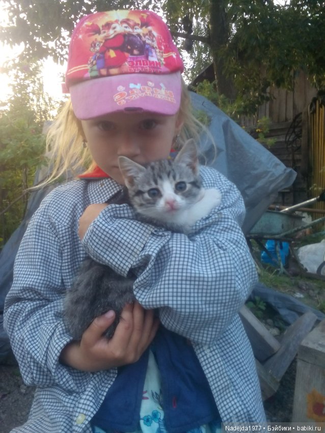 Прогулка Мару и новое платье