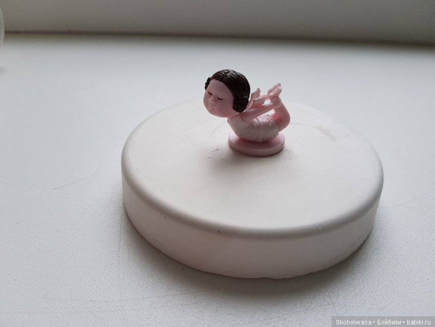 Милая миниатюра из шоколадных яиц с сюрпризом