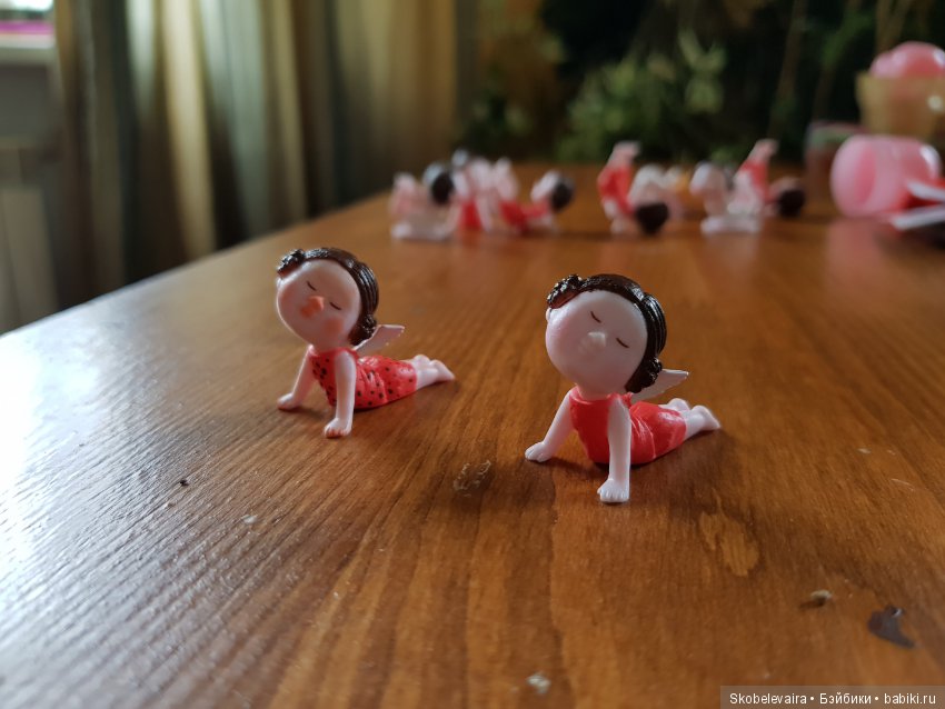 Милая миниатюра из шоколадных яиц с сюрпризом