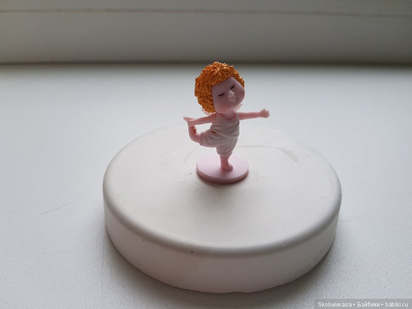 Милая миниатюра из шоколадных яиц с сюрпризом