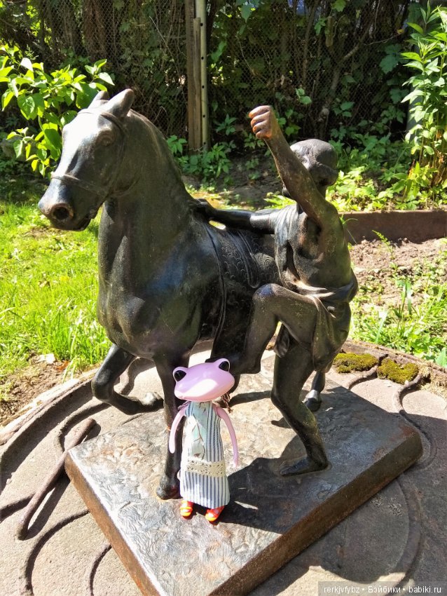 Кое-что из жизни лягушек — Фигурки Studio