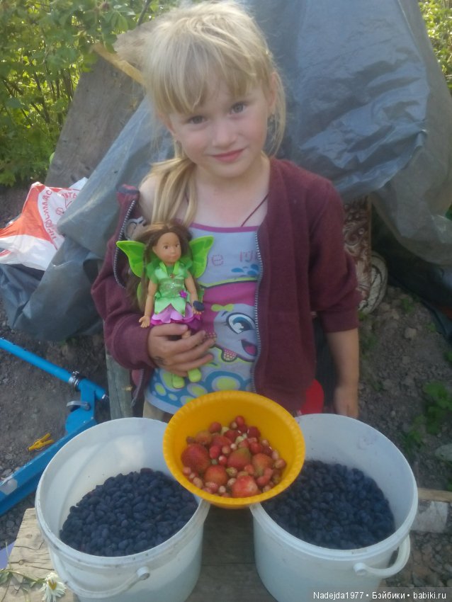 Как наша фея София ягоды собирала и гуляла