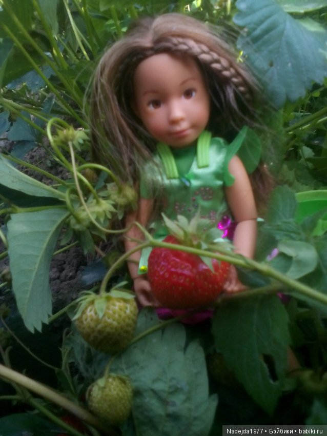 Как наша фея София ягоды собирала и гуляла