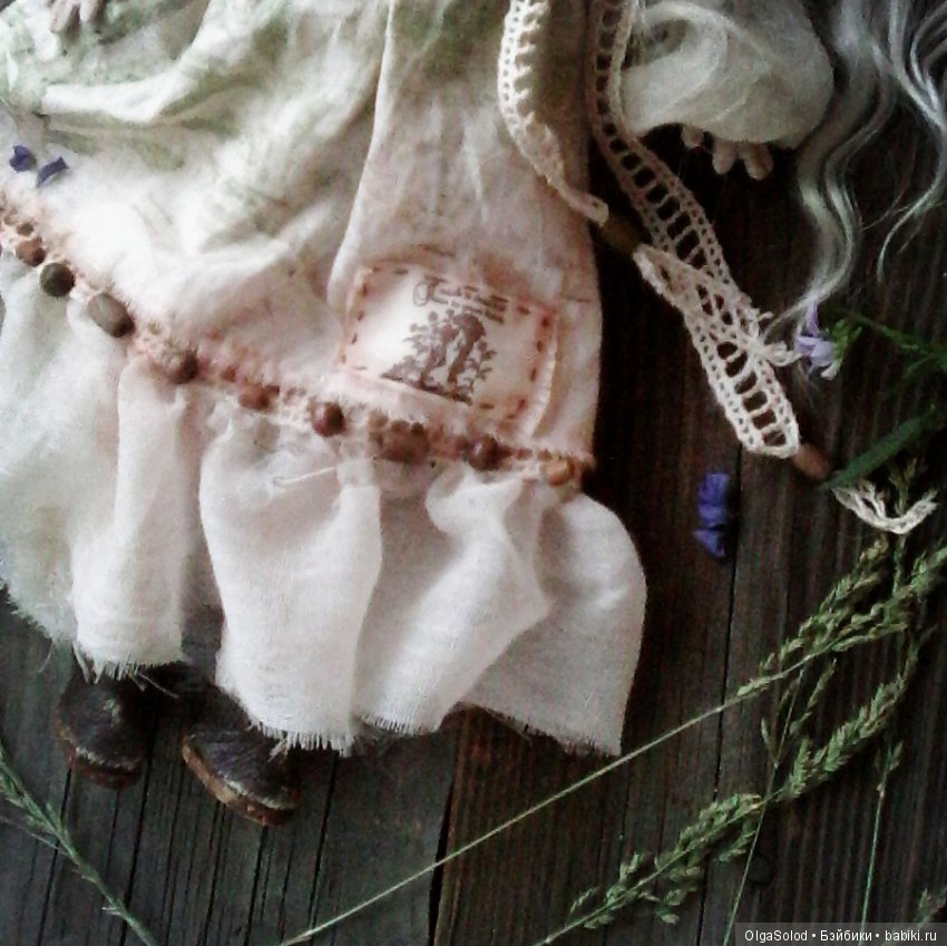 Две девчули и еще одна кукелла