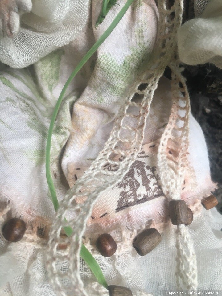 Две девчули и еще одна кукелла