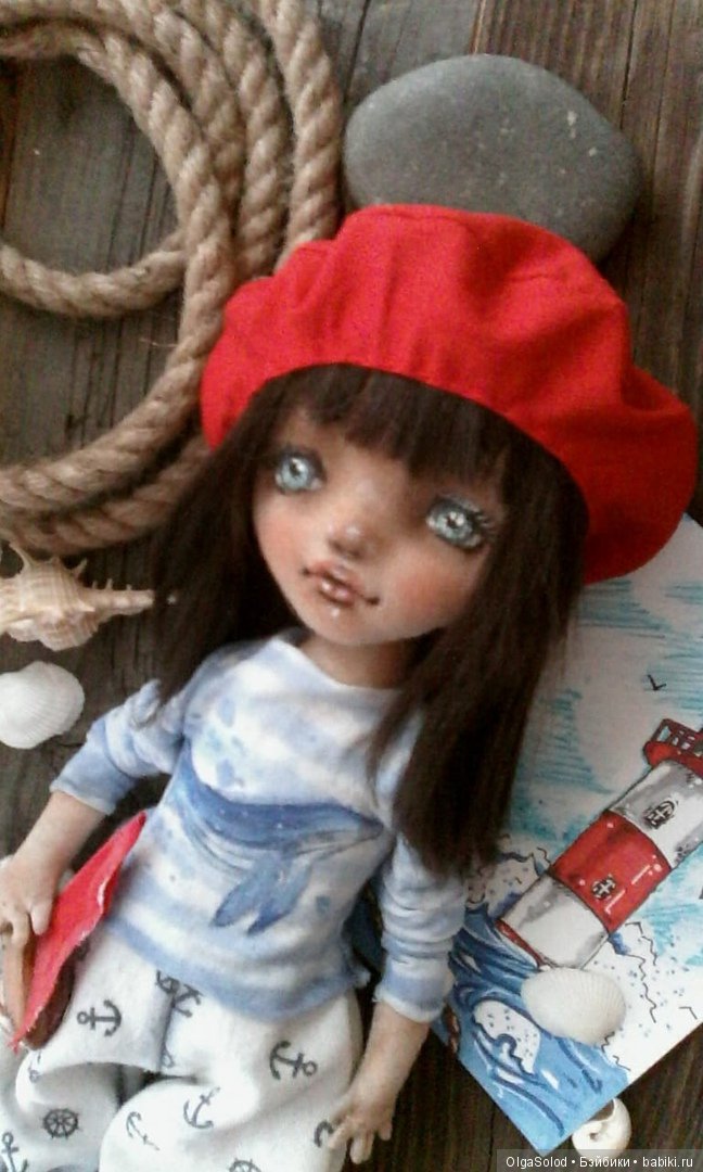 Две девчули и еще одна кукелла