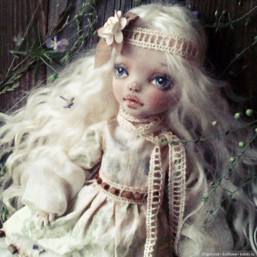 Две девчули и еще одна кукелла