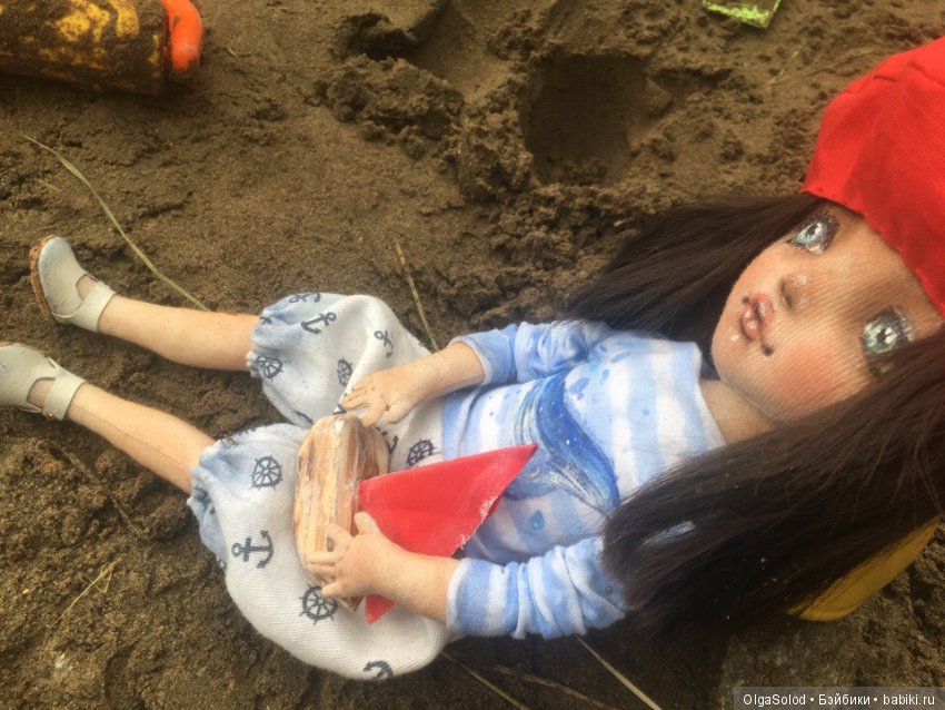 Две девчули и еще одна кукелла (фото 6)