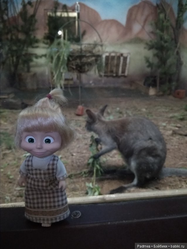 Первая прогулка с куклой, или Машка в зоопарке