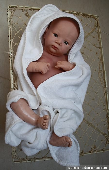 Adrie Stoete лепит новый молдик для куклы реборн