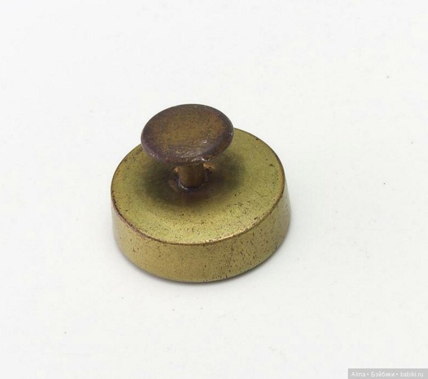 Малюсенькая старинная пуговичка (фото 2)