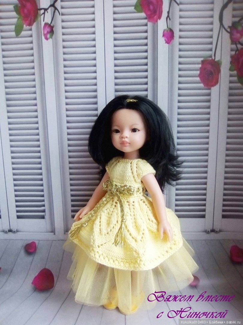 Ася связали для нее новое платье