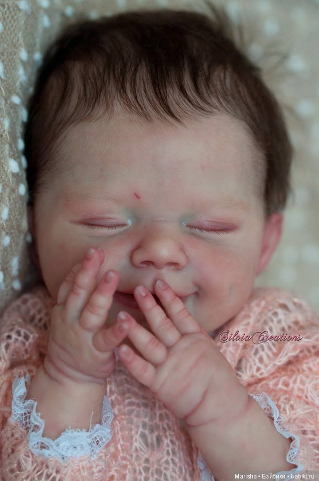 April скульптора Joanna Kazmierczak, автор прототипа Silvia Ezquerra