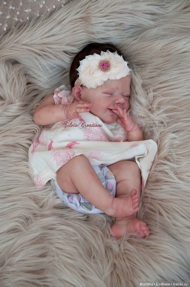 April скульптора Joanna Kazmierczak, автор прототипа Silvia Ezquerra