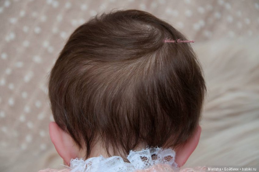 April скульптора Joanna Kazmierczak, автор прототипа Silvia Ezquerra