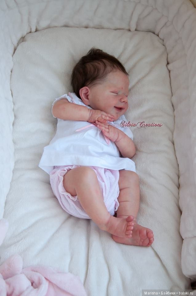 April скульптора Joanna Kazmierczak, автор прототипа Silvia Ezquerra