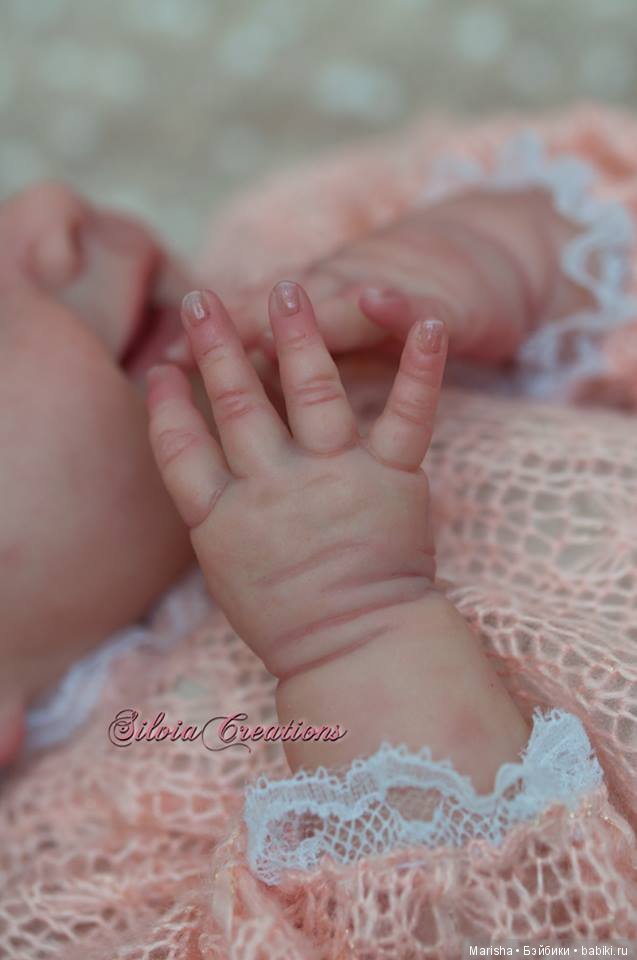 April скульптора Joanna Kazmierczak, автор прототипа Silvia Ezquerra