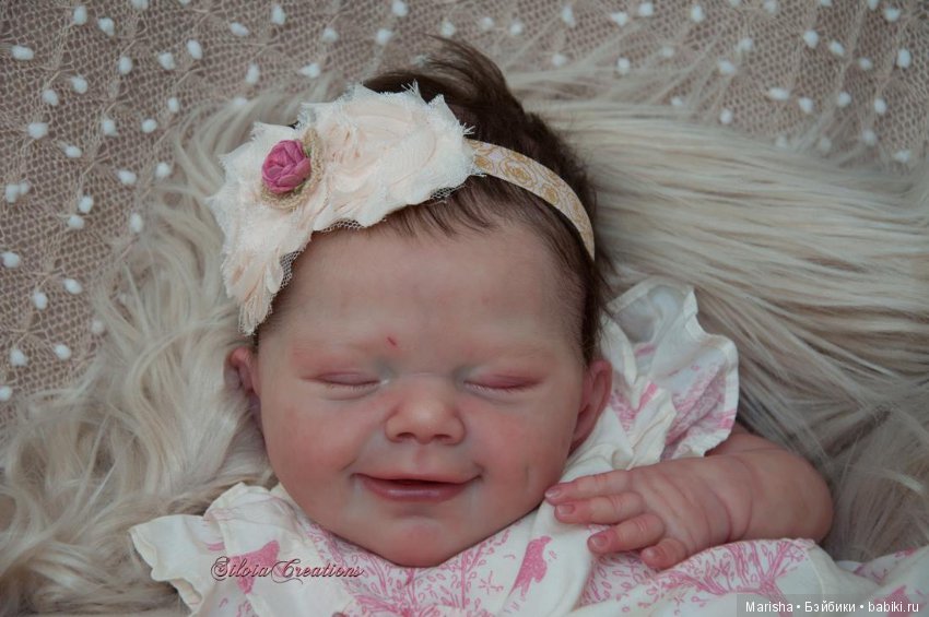 April скульптора Joanna Kazmierczak, автор прототипа Silvia Ezquerra