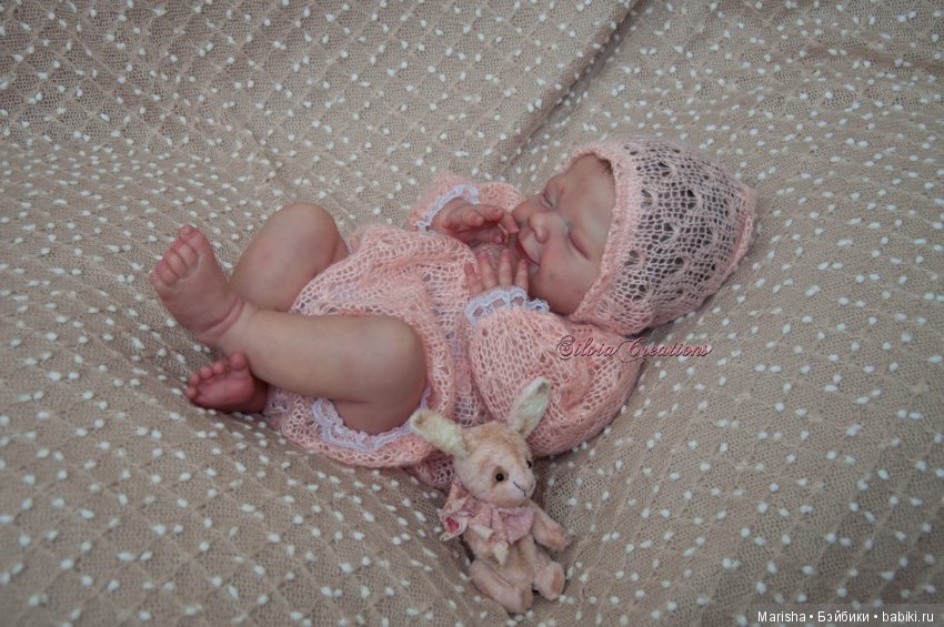 April скульптора Joanna Kazmierczak, автор прототипа Silvia Ezquerra