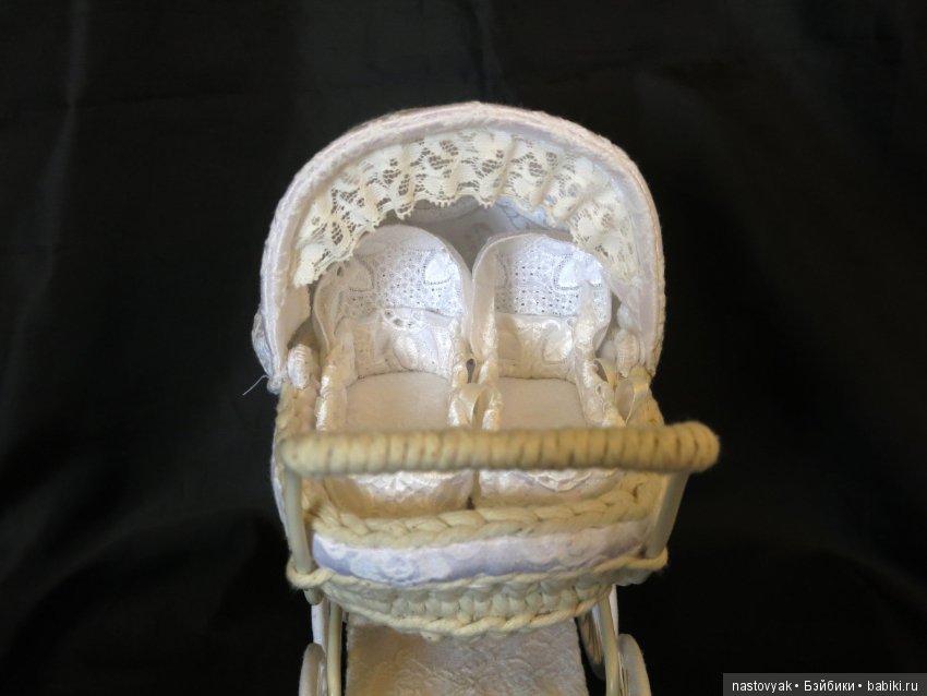 Коляска для двойни 1/6 — Мебель для кукол и домиков: фото (фото 3)