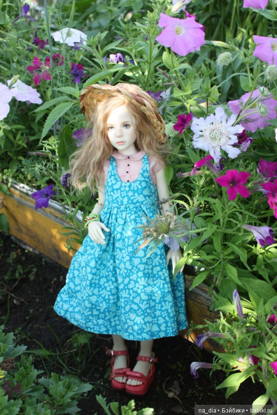 Ах этот сад - цветы, цветы, цветы. Прогулки Робины в саду