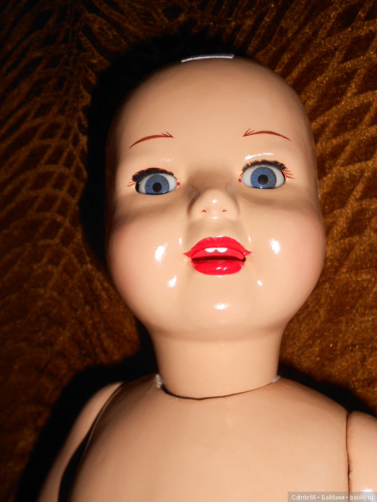 История о коммунальной квартире, таинственной третьей комнате и кукле, о которой мечтала с детства