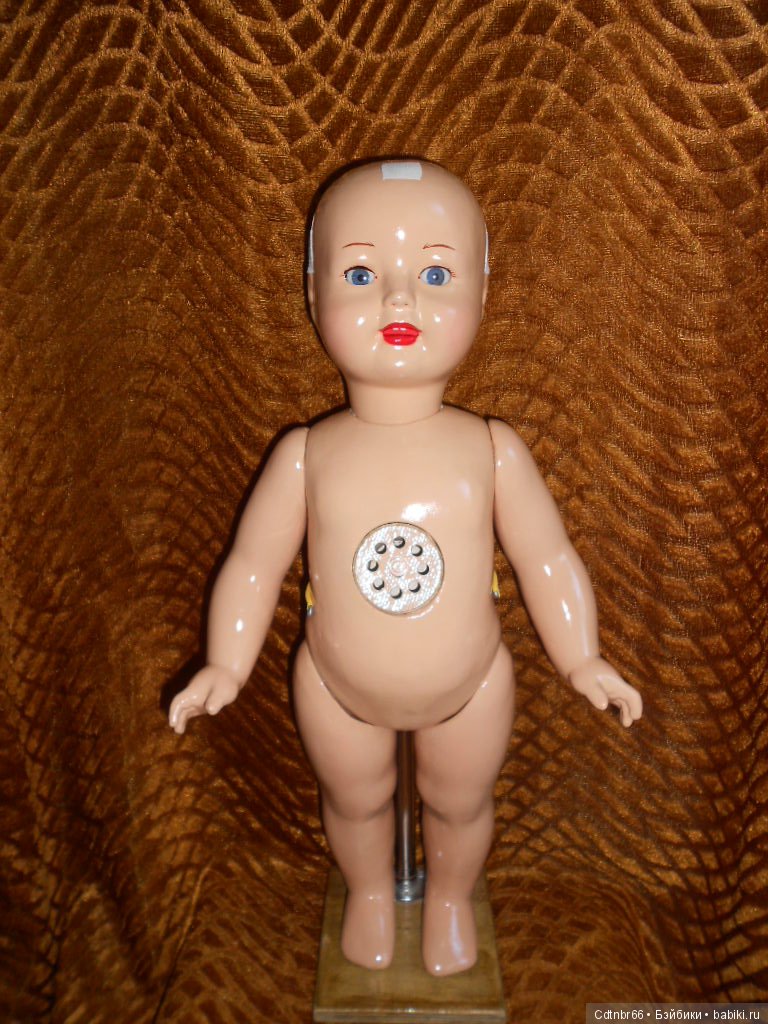 История о коммунальной квартире, таинственной третьей комнате и кукле, о которой мечтала с детства